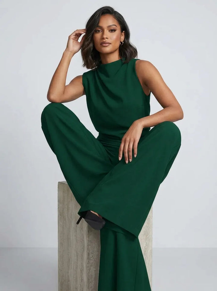 Tuta lunga donna versatile, perfetta per outfit eleganti o casual chic. Senza maniche, collo alto, gamba larga.