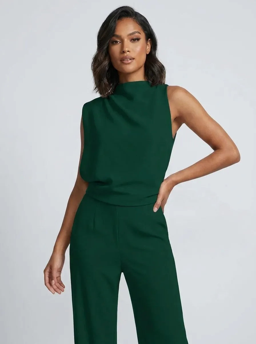 Moderna tuta lunga donna, collo alto, senza maniche e gamba larga. Ideale per un outfit serale elegante.