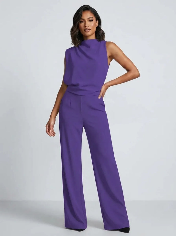 Elegante tuta lunga donna senza maniche, con collo alto e gamba larga. Ideale per un'occasione speciale o casual chic.