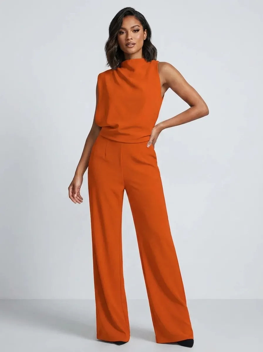 Look sofisticato con questa tuta lunga donna, collo alto, senza maniche e gamba larga. Perfetta per la moda donna.