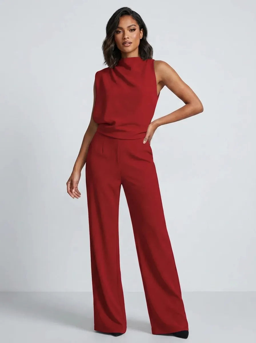 Semplice ed elegante tuta lunga donna, senza maniche, collo alto e gamba larga. Ideale per ogni outfit chic.