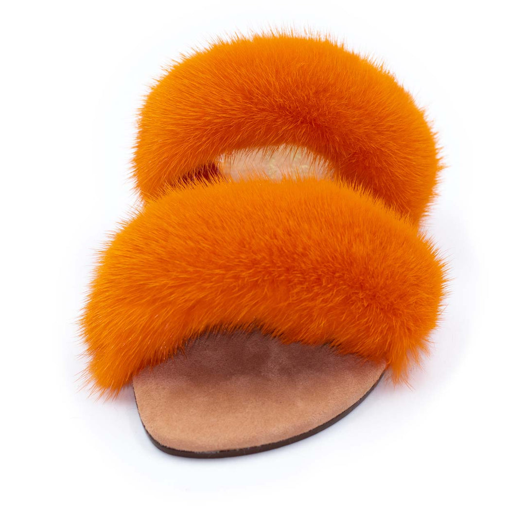 Morbide pantofole donna arancioni in visone doppia fascia, perfette per momenti di relax e benessere.