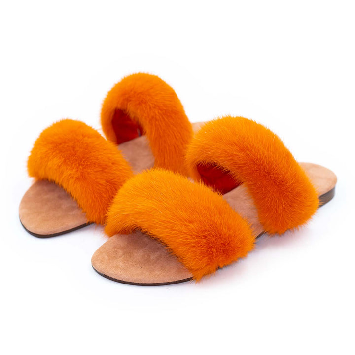 Pantofole donna arancioni in visone con doppia fascia, design avvolgente per un lusso quotidiano.