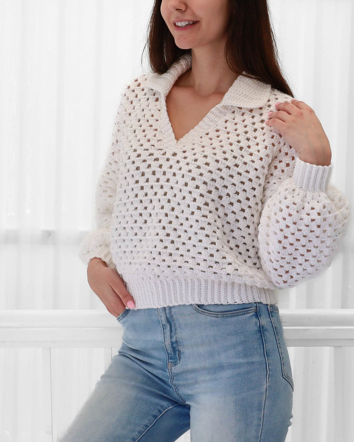 Maglione donna all'uncinetto con trama distintiva, modello polo e colletto. Capo elegante a maniche lunghe per moda.