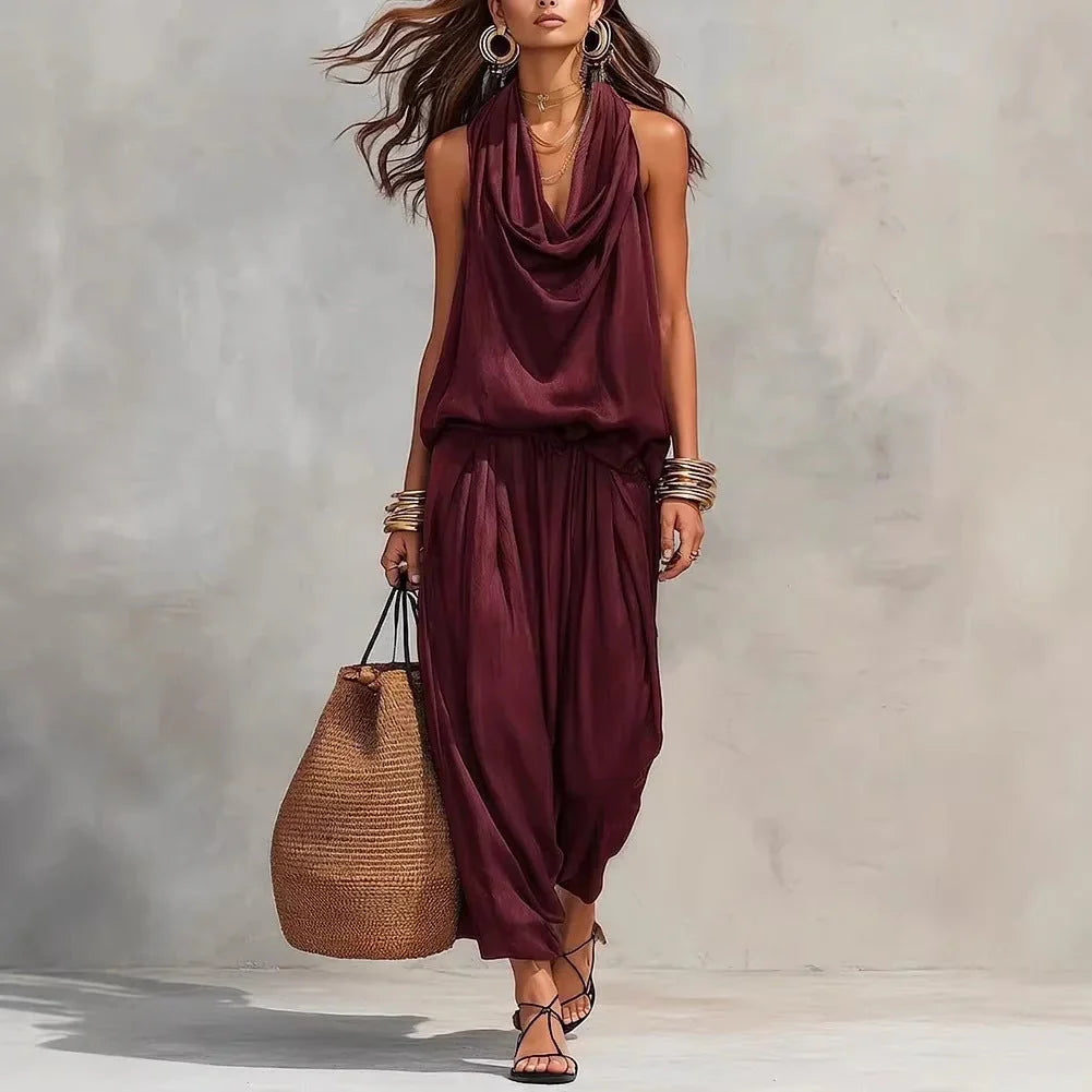 Dettaglio top drappeggiato senza maniche di un set coordinato donna, perfetto per eleganza casual estiva.