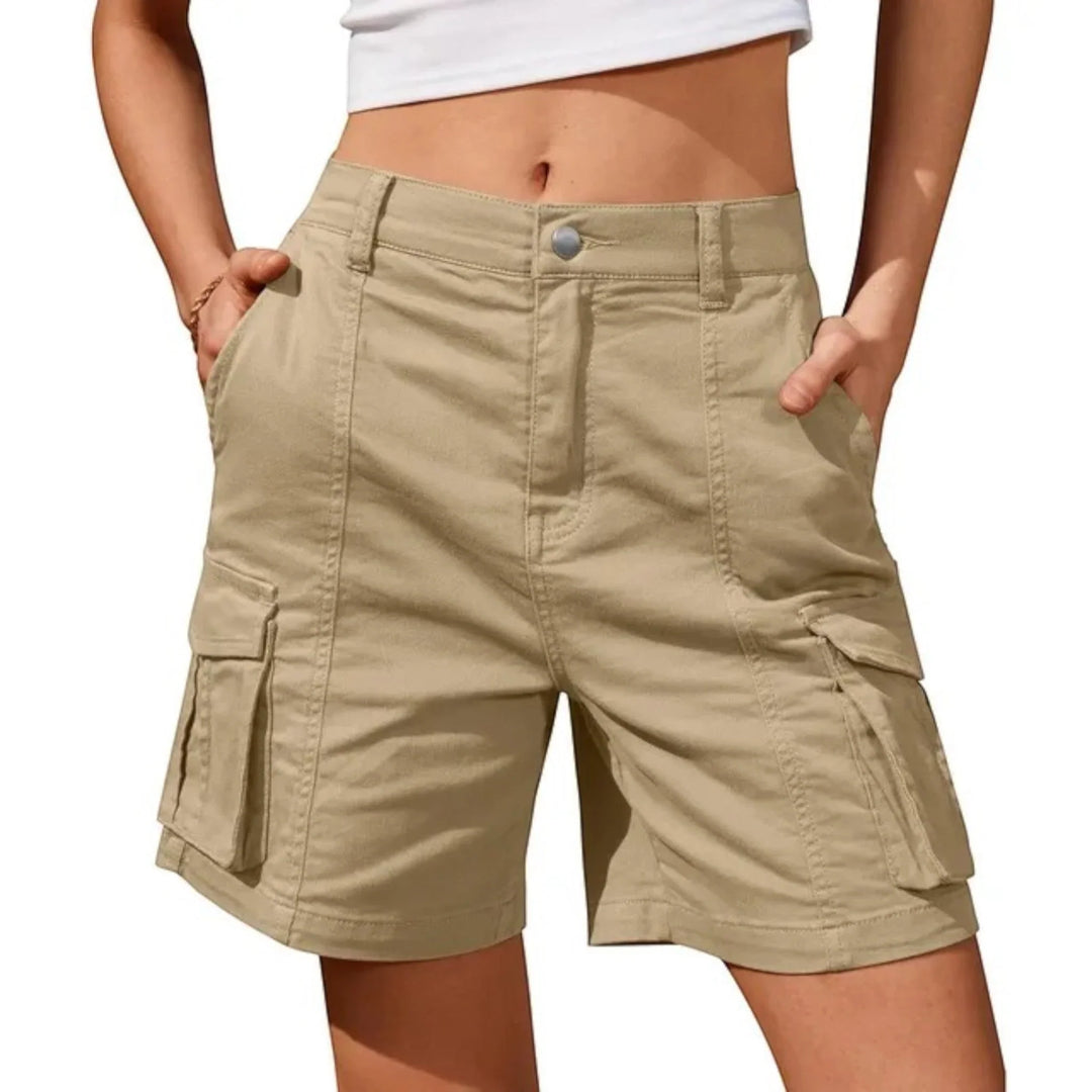 Shorts cargo donna per stile urbano casual e funzionale. Abbigliamento estivo versatile con tasche comode.