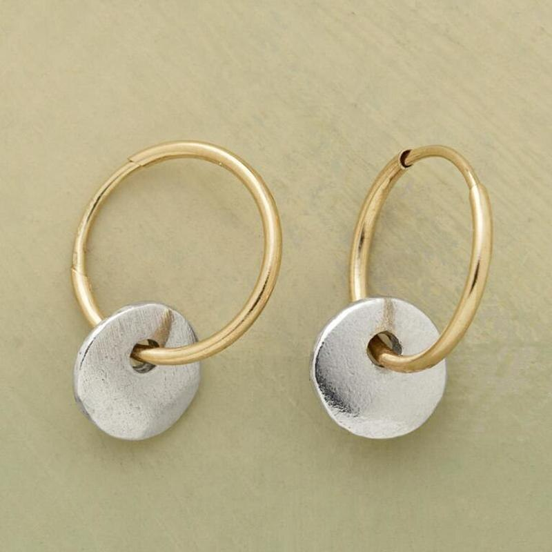 Orecchini a cerchio eleganti da donna, gioielli artigianali di lusso per uno stile raffinato e alla moda.