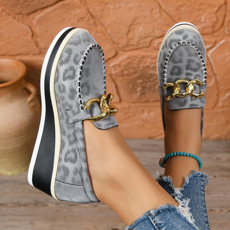 Scarpe donna casual, mocassini comfort con zeppa platform e fantasia leopard. Ideali per il giorno.