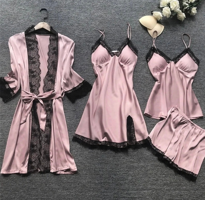 Set pigiama donna satinato elegante con pizzo per la notte, vestibilità comoda e look raffinato per il relax.
