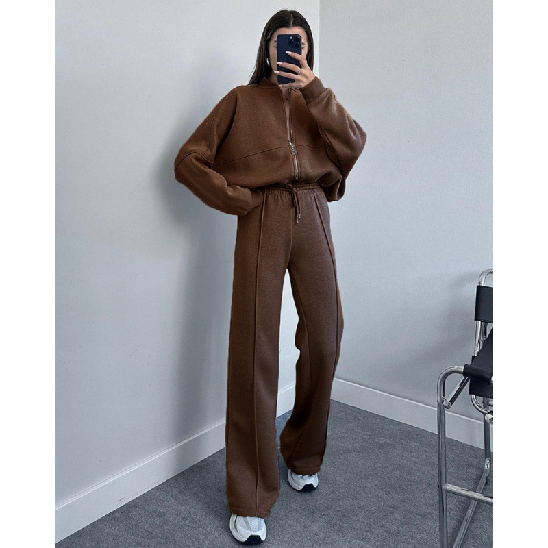 Completo lounge donna oversize: set due pezzi in misto cotone con felpa zip e pantaloni palazzo per comfort.