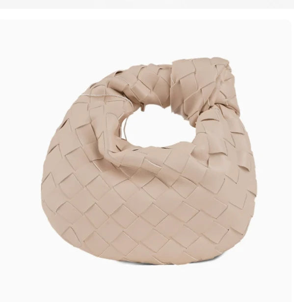 Borsa intrecciata di tendenza per donna, elegante e pratica, adatta ad ogni stile.