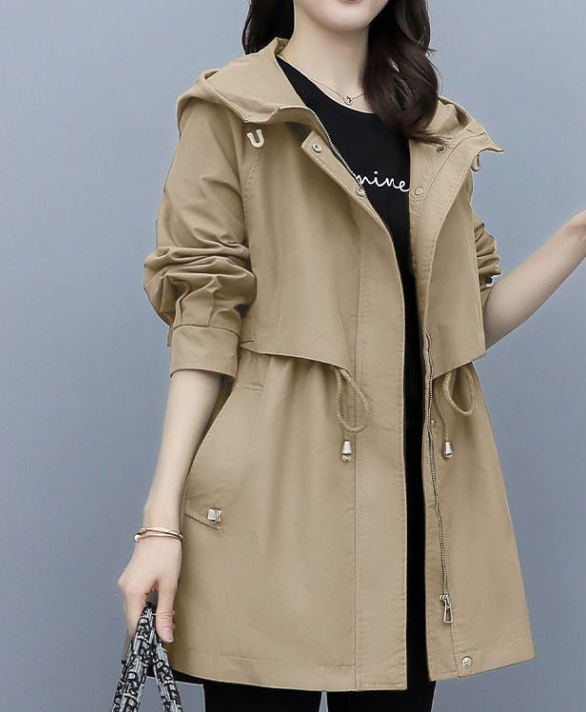 Trench beige donna con cappuccio, impermeabile e versatile, outerwear elegante per primavera e autunno.