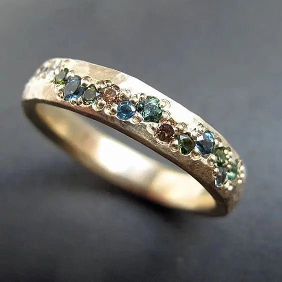 Anello donna vintage oro elegante, gioiello raffinato per un look sofisticato. Perfetto accessorio moda.