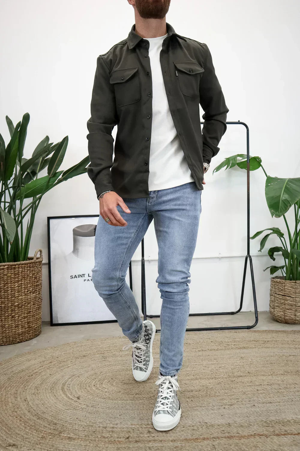 Overshirt autunnale uomo, stile moda, perfetta per un look dinamico e confortevole.