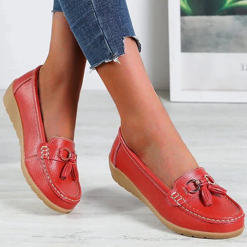 Comodi mocassini da donna con plantare di supporto, ideali calzature per comfort e stile quotidiano.