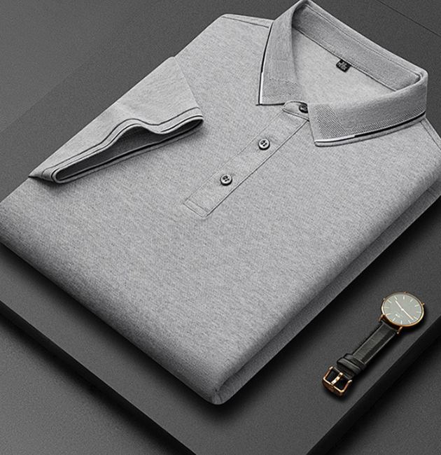 Polo uomo in cotone piquet, traspirante, perfetta per la moda uomo estiva. Comoda ed elegante.