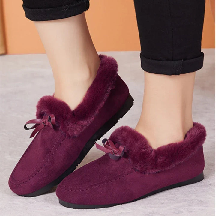 Stivaletti invernali da donna beige, eleganti e caldi, perfetti per affrontare il freddo con stile e comfort.
