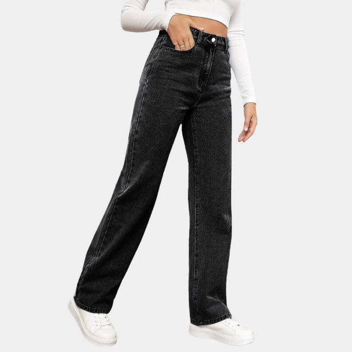 Jeans larghi a vita alta donna, taglio dritto, perfetti per creare un look moderno e confortevole.