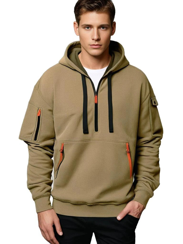 Pullover uomo con cappuccio, design casual, perfetto per un look sportivo e rilassato.