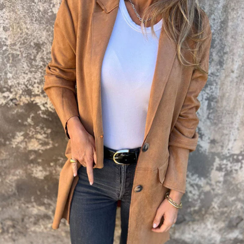 Trench coat donna classico e versatile con bottoni, perfetto per autunno e mezze stagioni.