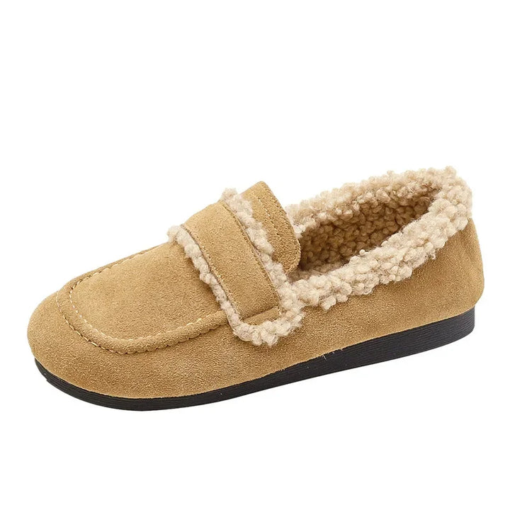 Morbidi mocassini da donna, caldi e confortevoli per l'inverno. Stile casual disponibile in beige.
