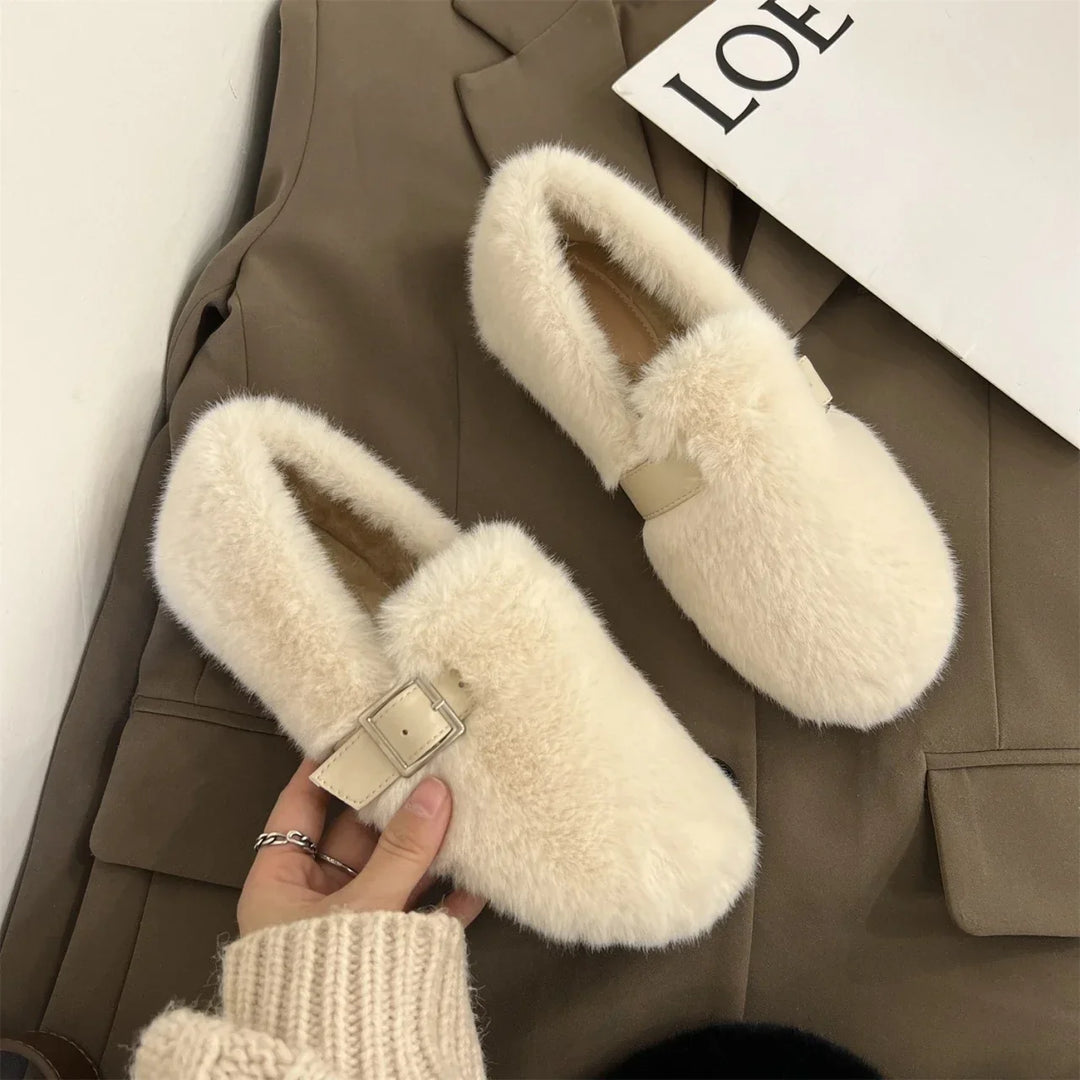 Calzature invernali da donna slip-on in morbida pelliccia sintetica, ideali per la moda casual.