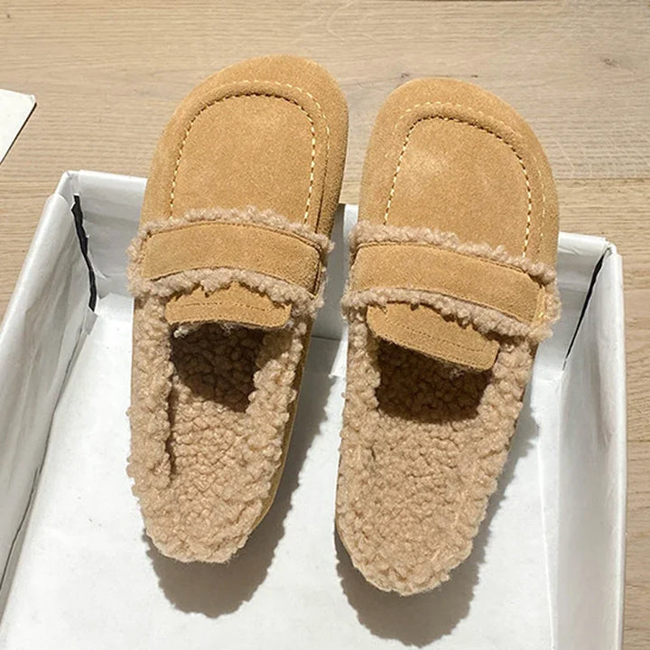 Comodi mocassini da donna caldi per l'inverno, disponibili in morbido beige o vivace giallo.