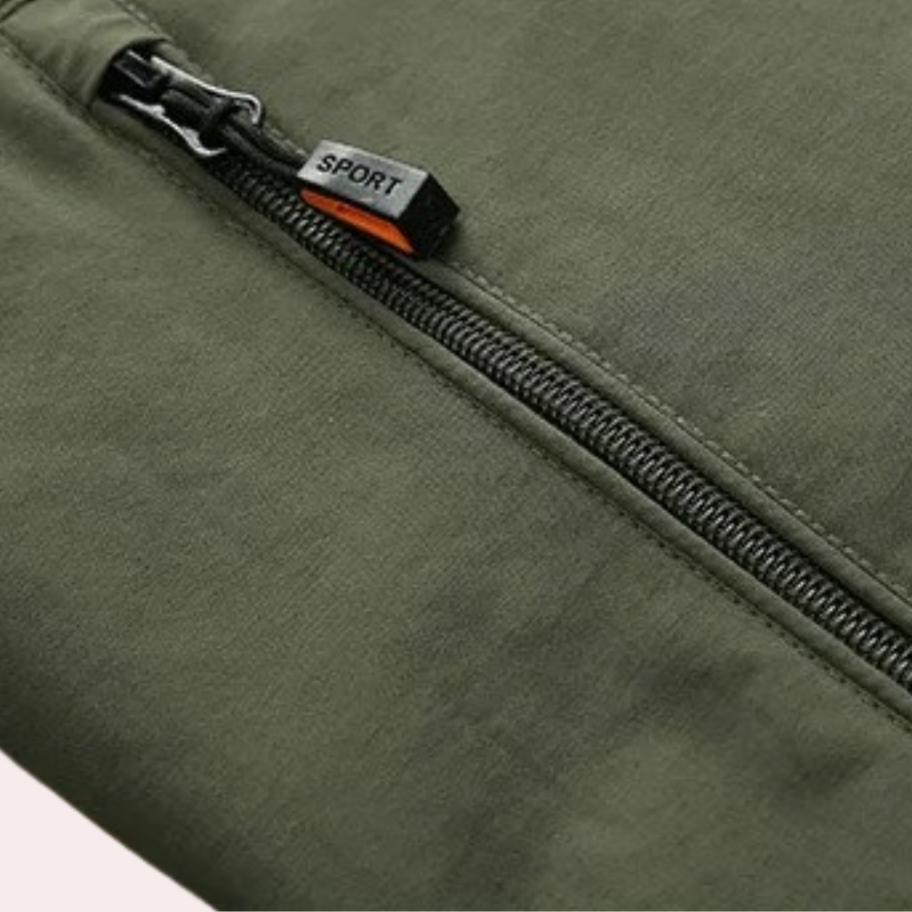 Design moderno giacca uomo autunnale, leggera, versatile per protezione e comfort in look casual-elegante.