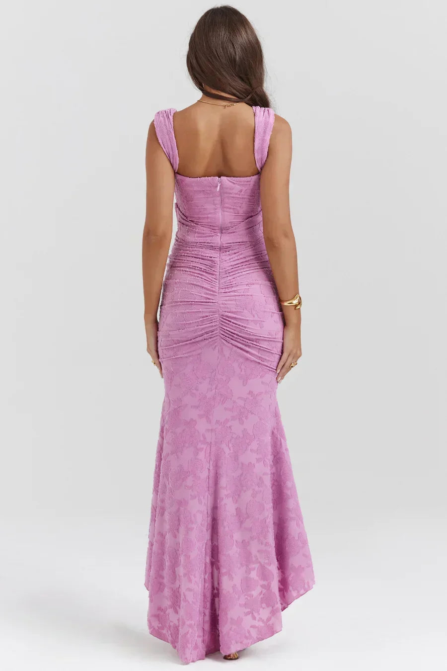 Abito lungo elegante per donna, corpetto a corsetto e scollo a spalle scoperte, perfetto per un evento chic.