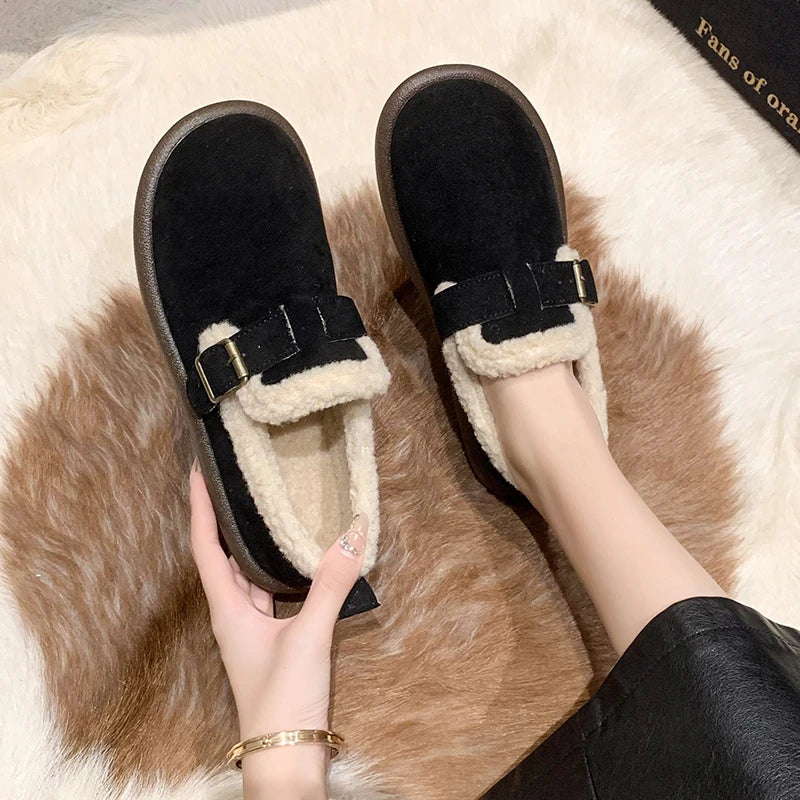 Eleganti ballerine slip-on da donna, scarpe comode e di moda per un look raffinato e casual.