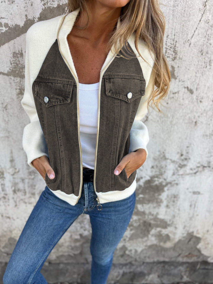 Stilosa giacca donna invernale con cappuccio, perfetta per un look casual quotidiano e caldo.