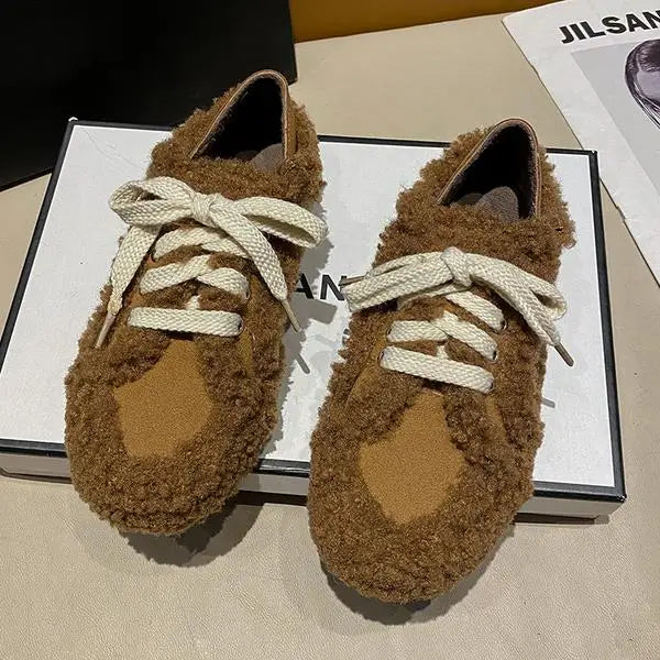 Mocassini da donna con design classico ed elegante, ideali per chi cerca comfort e stile in ogni scarpa.