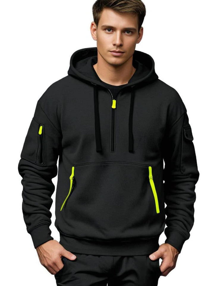 Abbigliamento uomo: felpa con cappuccio relaxed fit, perfetta per un look sportivo ed elegante.