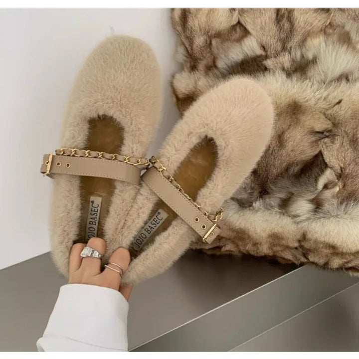 Flats Mary Jane chic da donna, design comodo e versatile, perfette per un look elegante e quotidiano.