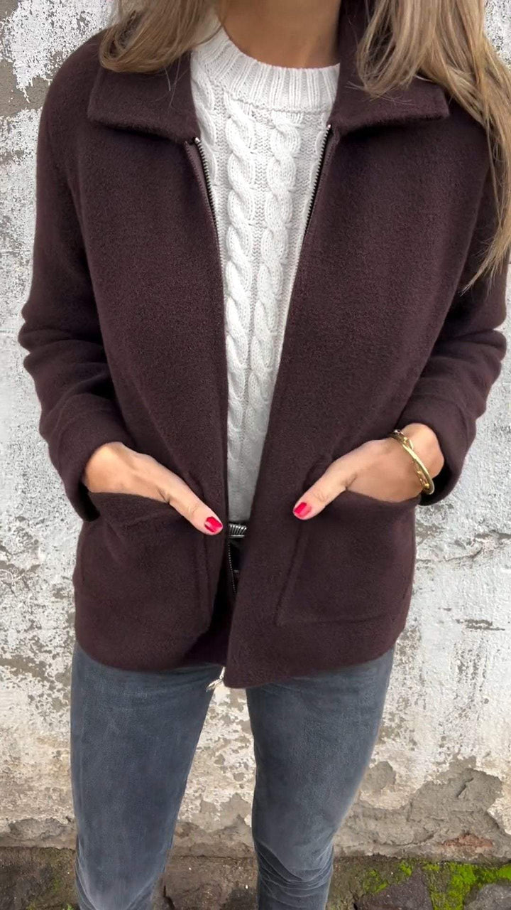 Giacca donna in tessuto confortevole con cerniera, capo autunnale caldo e alla moda.