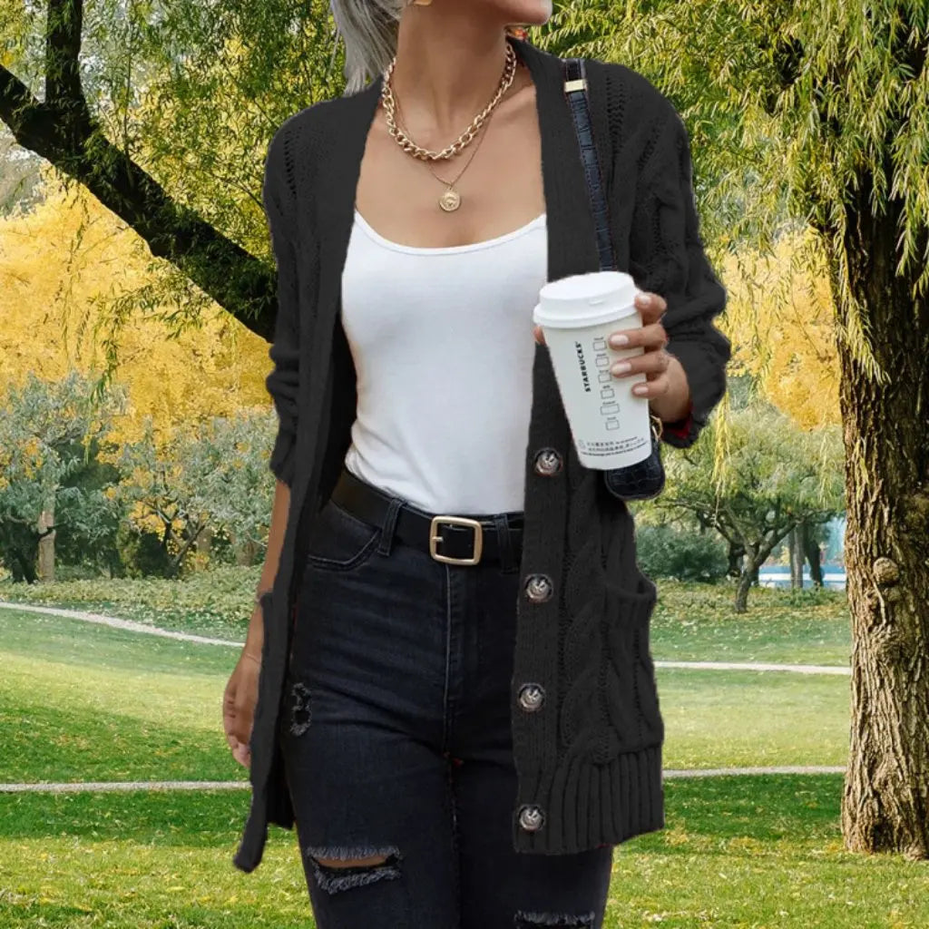 Cardigan donna casual grigio. Morbido, versatile con tasche, ideale per moda autunno/inverno.
