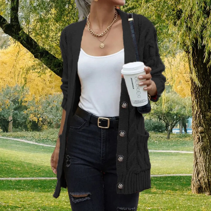 Cardigan donna casual grigio. Morbido, versatile con tasche, ideale per moda autunno/inverno.