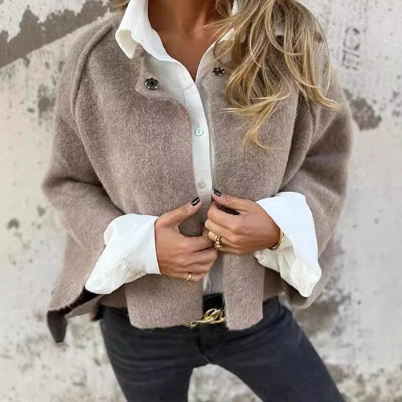 Giacca donna elegante e calda, perfetta per outfit casual o ufficio. Capospalla versatile per autunno inverno.
