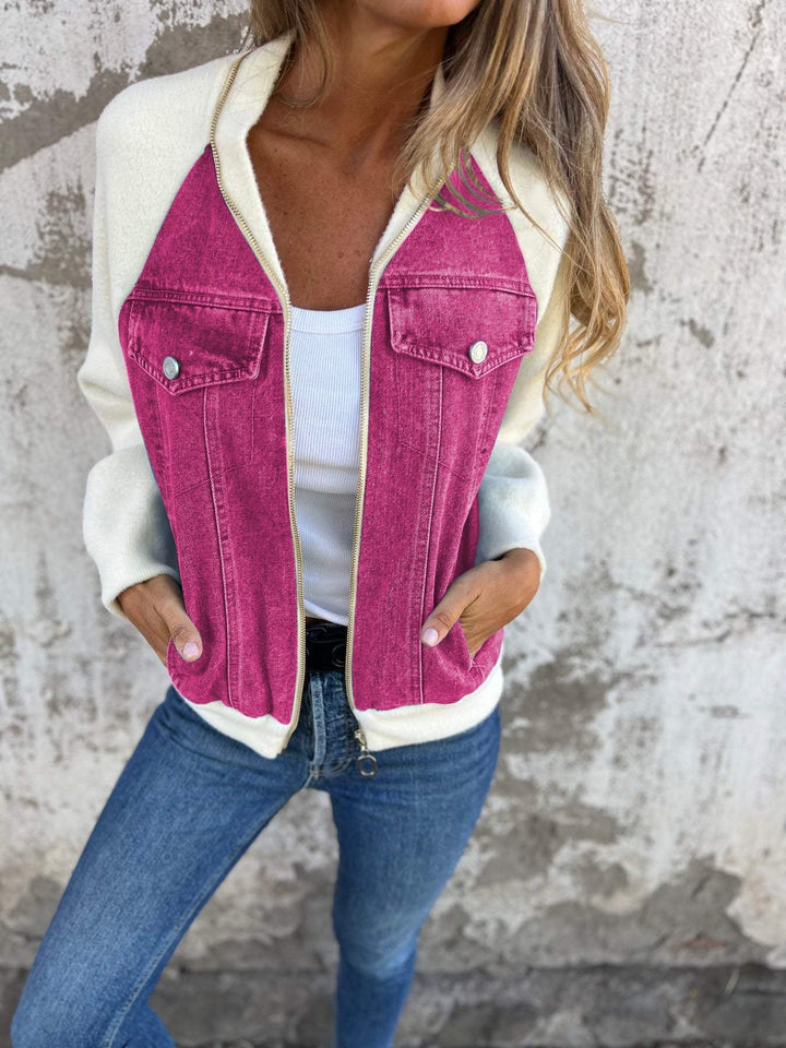 Abbigliamento donna autunno inverno: giacca calda con cappuccio, stile casual elegante.