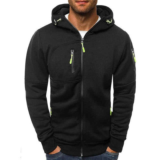 Modello indossa felpa con cappuccio uomo verde oliva. Perfetta per il tempo libero e la moda streetwear.