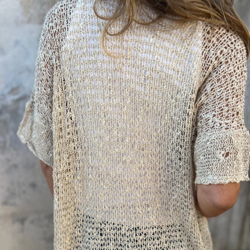 Cardigan donna a maniche lunghe, elegante e comodo. Ideale per un look casual o sofisticato con bottoni.