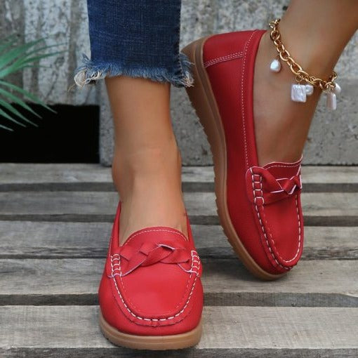Mocassini comodi da donna slip-on, perfetti per l'uso quotidiano, offrono un eccellente supporto plantare.