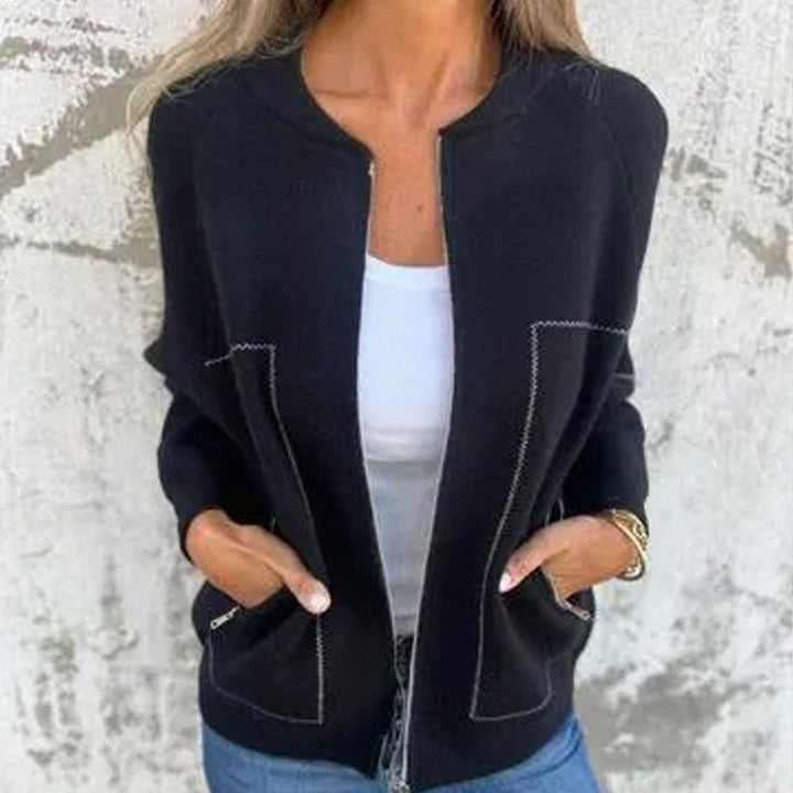 Giacca donna leggera e traspirante con cerniera, un must-have per la moda femminile casual.