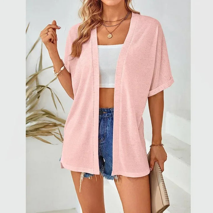 Cardigan donna manica corta, moda versatile per eleganza quotidiana e look casual.