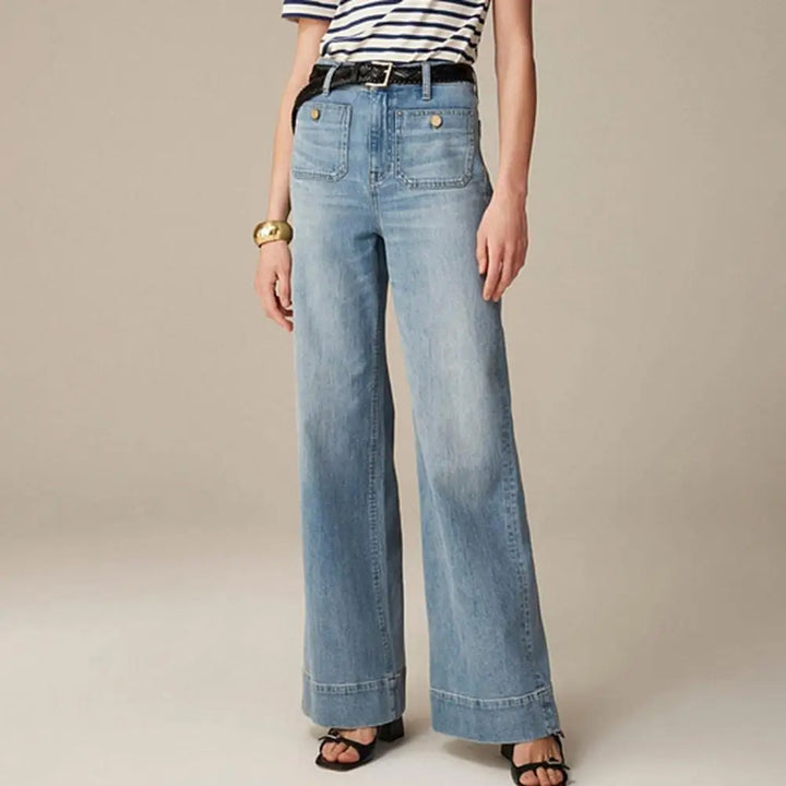 Jeans casual blu donna, vita alta, gamba larga. Look confortevole e alla moda.