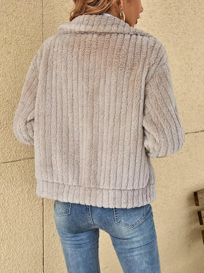 Morbido cardigan donna invernale con zip, lungo e comodo, perfetto per la moda autunno inverno.