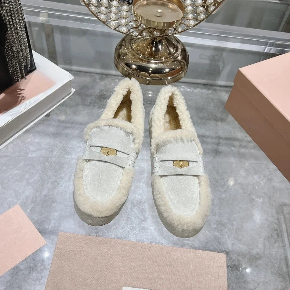 Scarpe mocassino donna per inverno, con fodera calda. Offrono comfort e un tocco di eleganza casual per le giornate fredde.