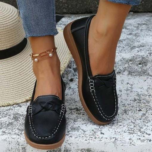 Mocassini donna versatili slip-on, con design elegante, punta larga e suola antiscivolo per il passeggio estivo.