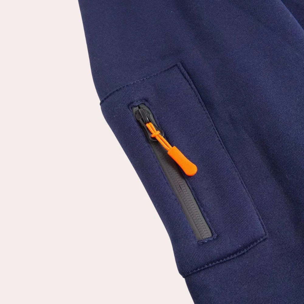 Felpa con cappuccio uomo, pullover essenziale per un outfit casual e confortevole ogni giorno.