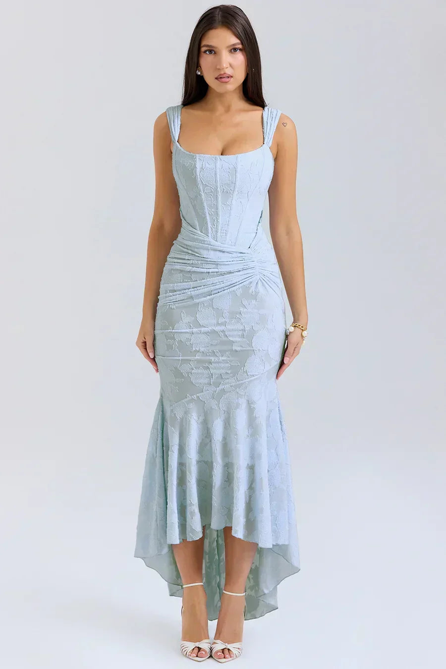 Abito lungo elegante donna, corpetto a corsetto, spalle scoperte per serate di gala e cerimonie.
